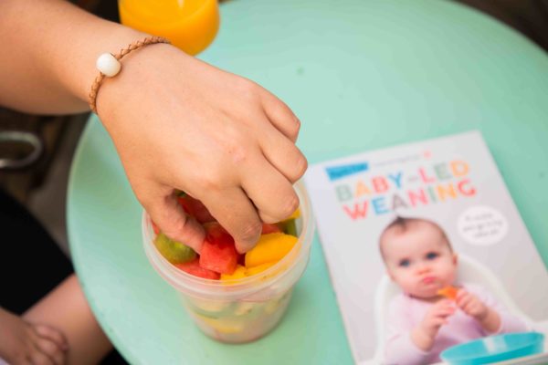 Pulsera de cuero trenzado natural con charm de leche materna, Baby Led Weaning
